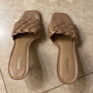 Trendy tan heeled sandals with braided detail
